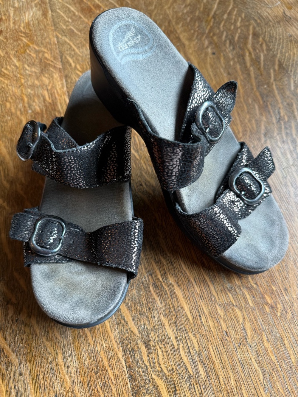 Dansko Sophie Women’s Leather Sandals Size EU 39 Metallic Silver Slip On Shoes